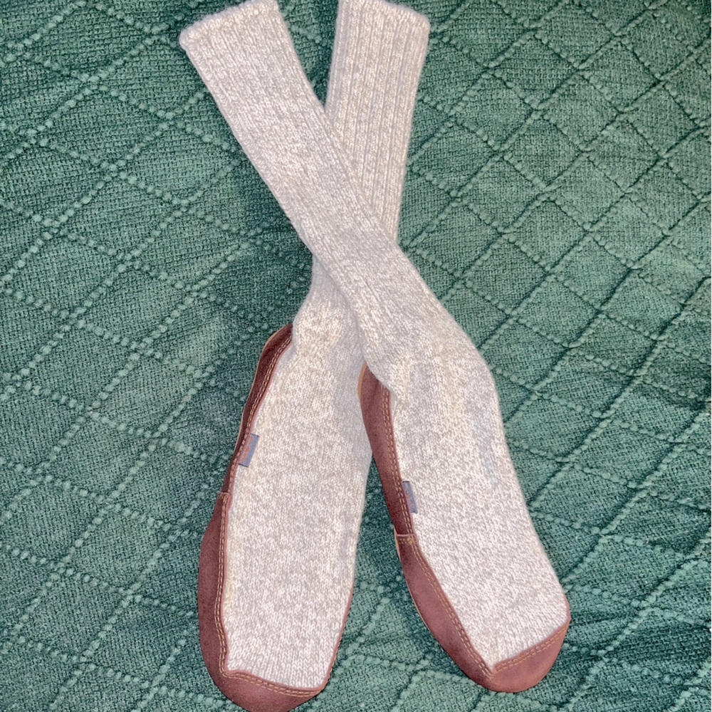 Size 8-9 Acorn Slippers!